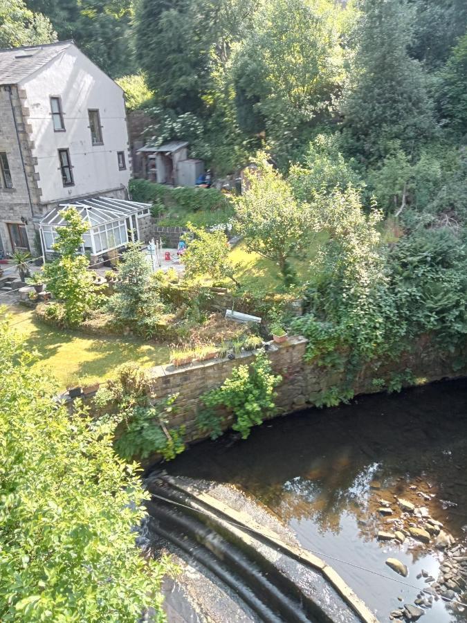 Treetops & Viaducts; Open Plan Two-Bed Apartment Walsden Exterior photo