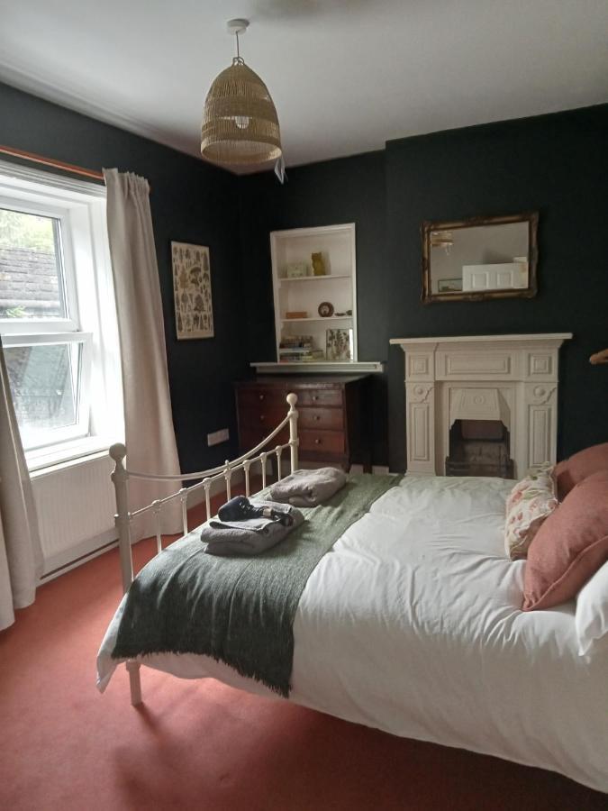 Treetops & Viaducts; Open Plan Two-Bed Apartment Walsden Exterior photo