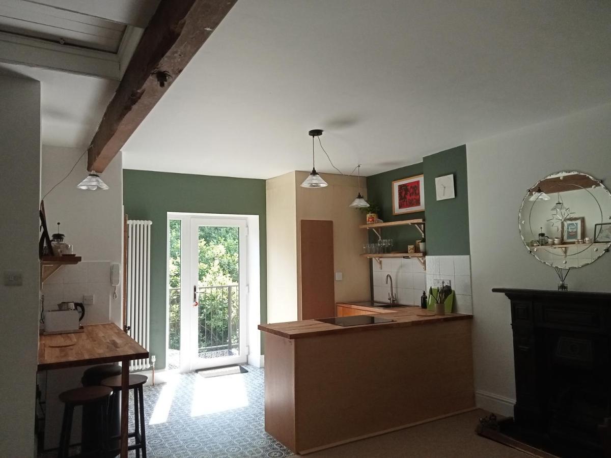 Treetops & Viaducts; Open Plan Two-Bed Apartment Walsden Exterior photo